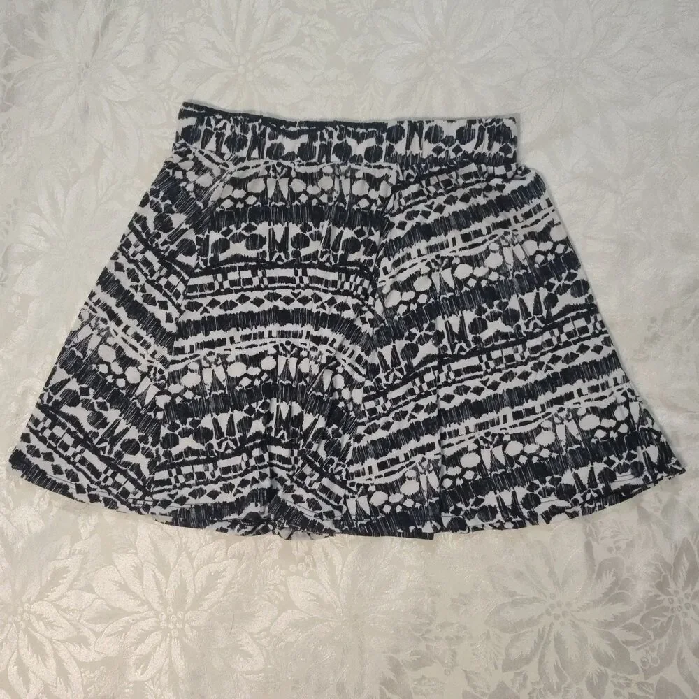 Maurices Geometric Mini Skirt Skater Tribal Ikat Print Elastic Waist Size Small